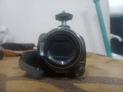  Sony HDR-XR520 Handycam 120GB PAL – Good Working Condition