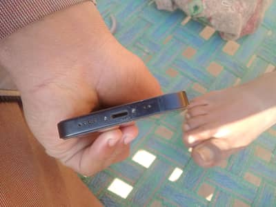 iPhone 12 Mini sale change ho jaaye iPhone ke sath