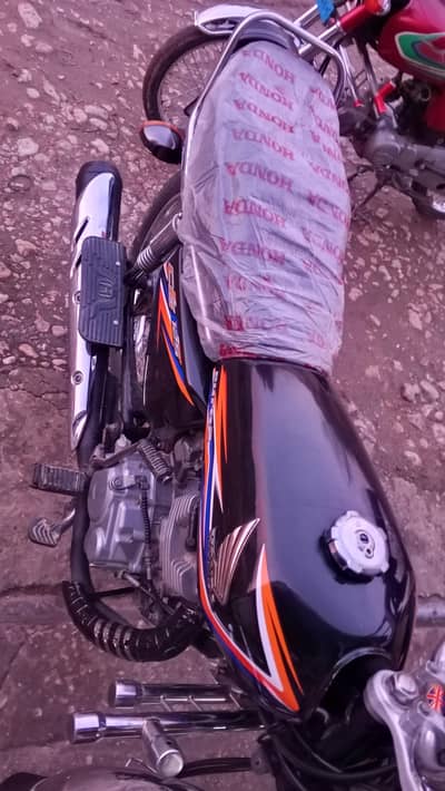 2018 modal black tankki tappy