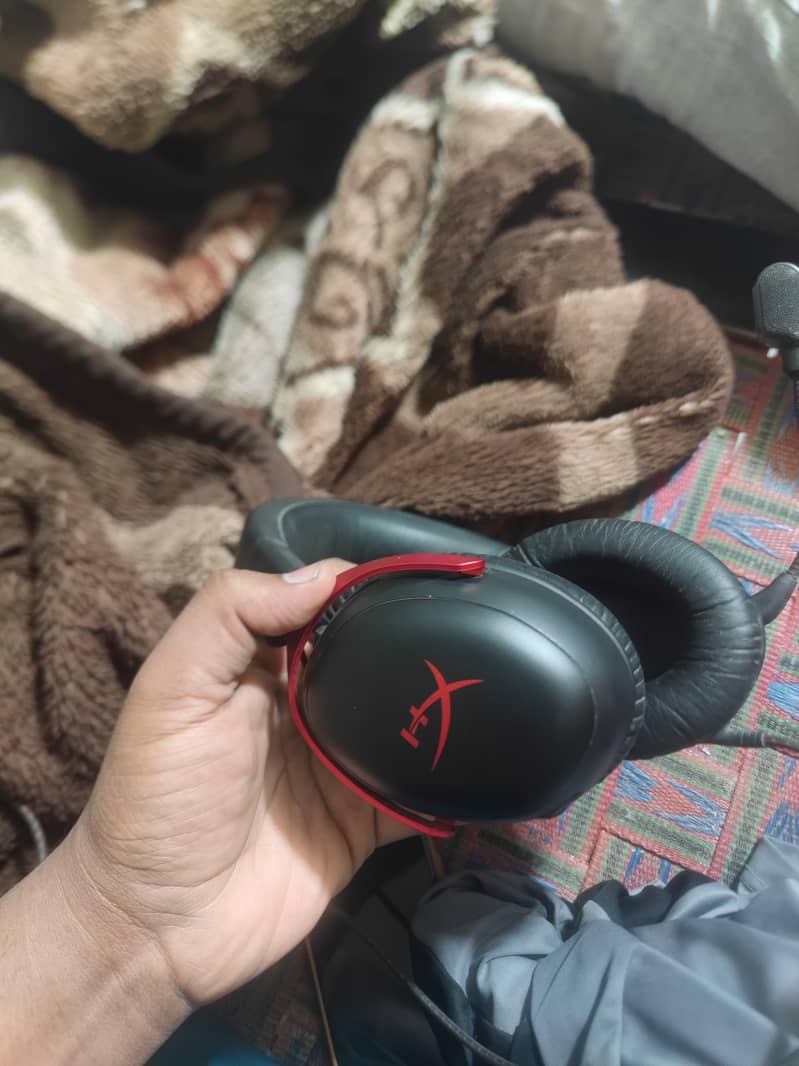 hyperx cloud 3 slightly used 1