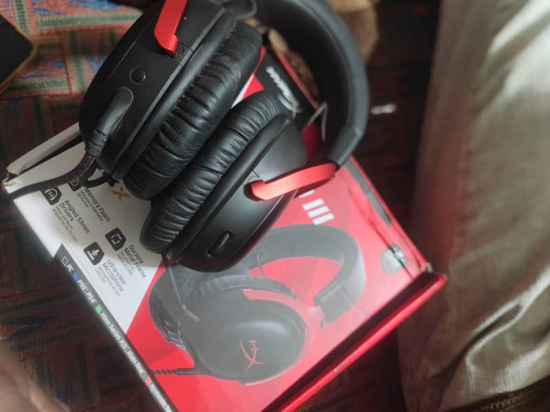 hyperx cloud 3 slightly used 2