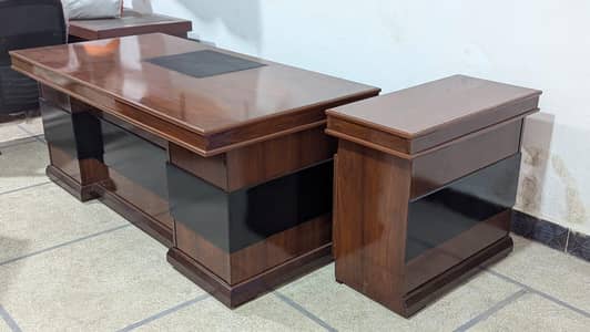 CEO TABLE/EXECUTIVE OFFICE TABLE/SHEESHAM HIGH CLASS POLISH TABLE