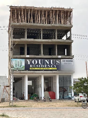 A 700 Square Feet Flat In Karachi Is On The Market For Sale