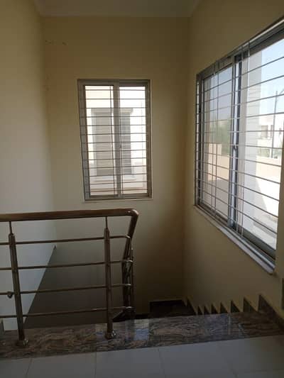 235sq yd 3 Bedrooms Luxury Villa is Available FOR RENT. 10km from Entrance of BTK. 3 Bed DDL 1 Kitchen