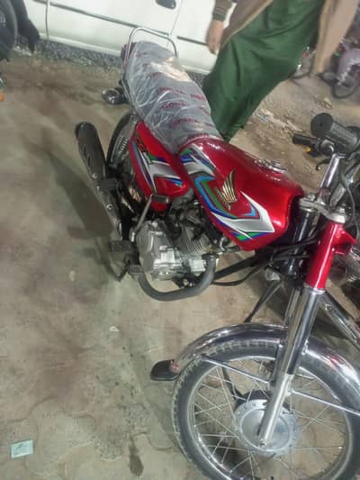 bicke ok ha AK ropy ka bi Kam nhn  saf or original halt ha watsup py