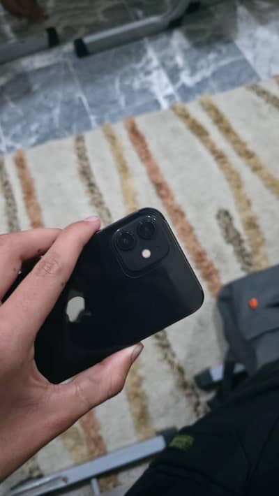 iphone 12 jv phone 10/10 condition