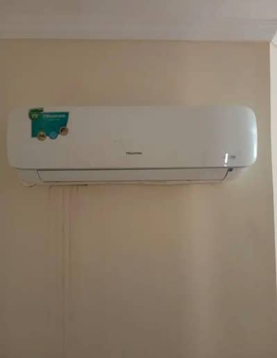 Hisense 1.5 ton inverter heat and cool in new condition