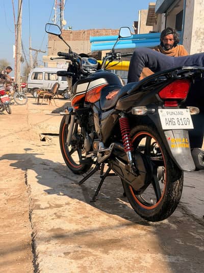 Honda CB 150F 2021 model, in excellent condition.