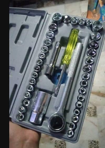 40-Piece Combination Socket Wrench Set (Metric & S. A. E. )