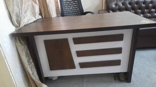 Scratchless & almost New Tables