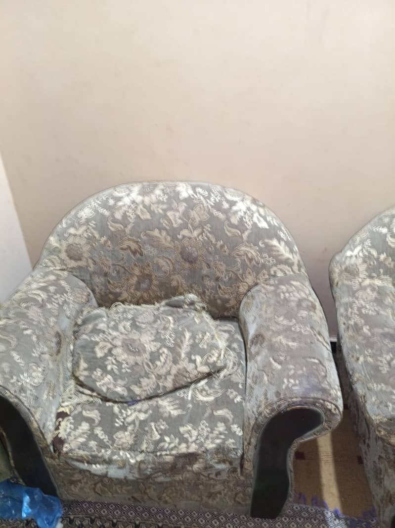 3 Seater + 2 Single Seats 1