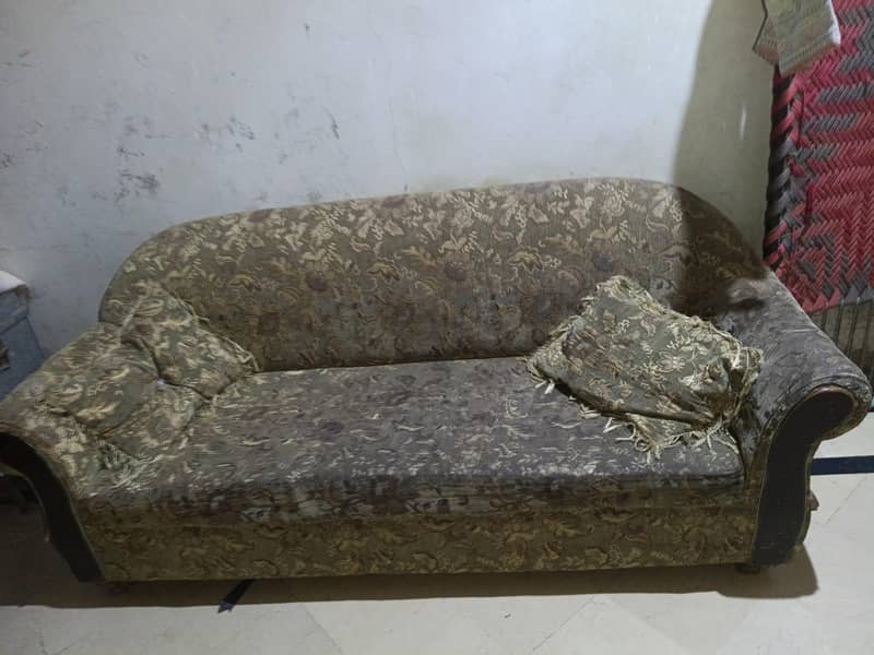 3 Seater + 2 Single Seats 2