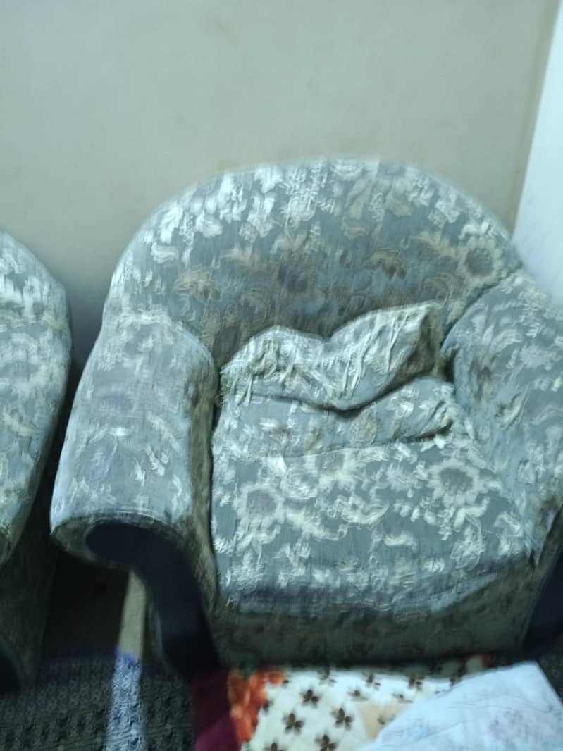 3 Seater + 2 Single Seats 3