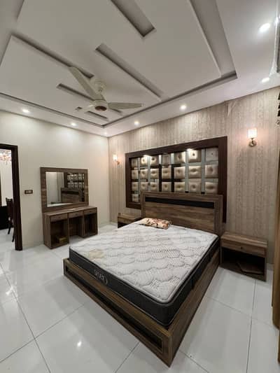10 Marla Luxury Fully Furnished Stylish Lower Portion House With Gas Available For Rent In Bahria Town Lahore.