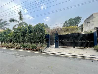 Beautiful Green-Belt 2 kanal house for sale- peaceful environment