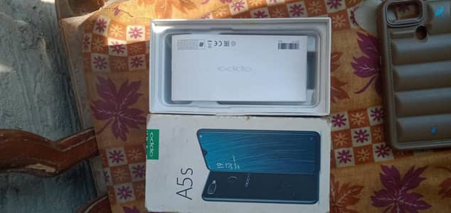 mjhe opo A 5S sale kerna h condition 10/7  with box only