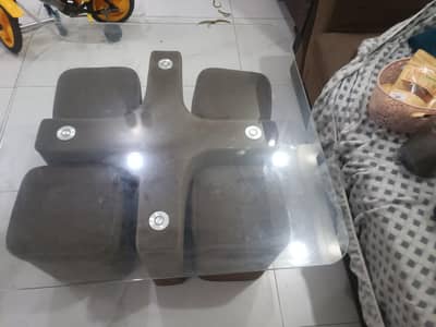 table with 4 stools in excellent condition