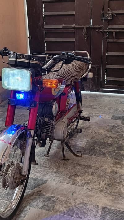 YB 100 IN OUTCLASS CONDITION