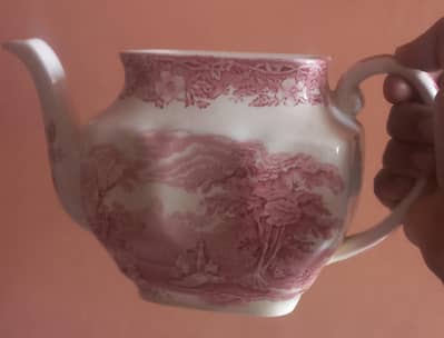 vinatge 6 pink plates  1 blue plate 1 kettle