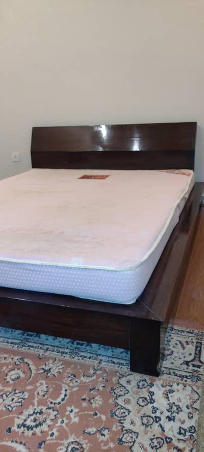 Double Bed (Queen Size )