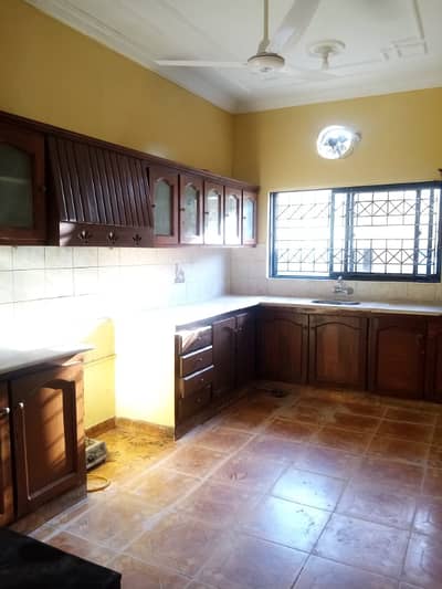 G11 One Kanal Upper Portion For Rent Near Park