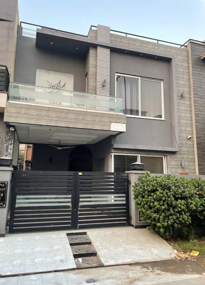 5 MARLA DESIGNER HOUSE FOR RENT IN 9 TOWN AVAILABLE