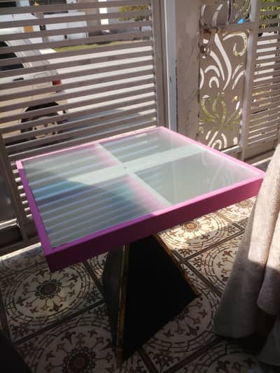 Table inspired by squid game card shapes