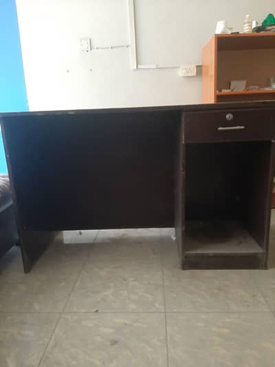 office table used in good condition