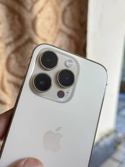 iPhone 14 pro 256gb gold