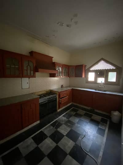 House poration for rent contact 03096652300