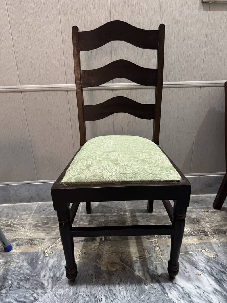 Dining Table with 6 dining chairs 6