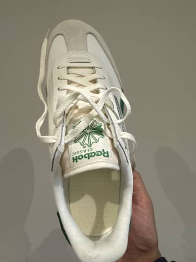 Brand New Men’s Sneaker size 42 US size 9 Reebok White and Green