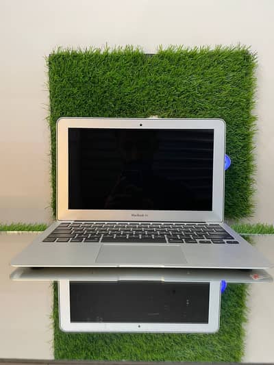 Apple MacBook air 2014 11 inch core i5 4 gb 8 gb 128 gb