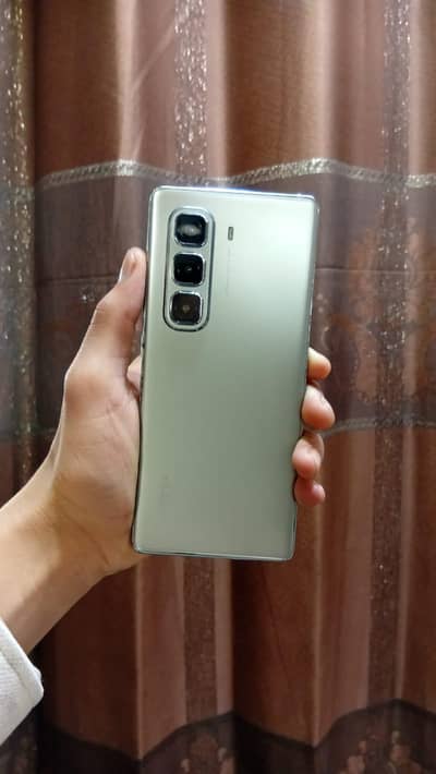 charger original available & lead original not available