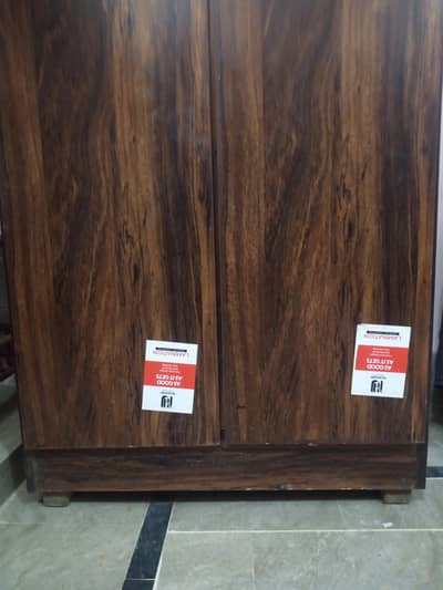 Used Wooden Almirah for Sale – Neat Condition