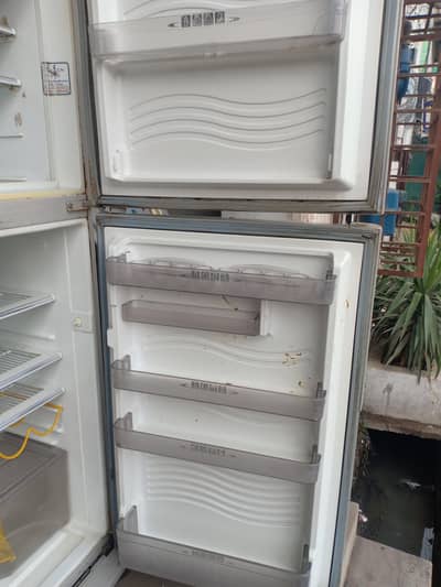 urgent sale dawlance fridge