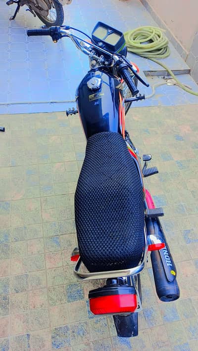 Honda 125 model 2022 color Black