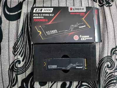 Kingston KC3000 2TB PCIe 4.0 NVMe M. 2 SSD (PS5 Compatible)