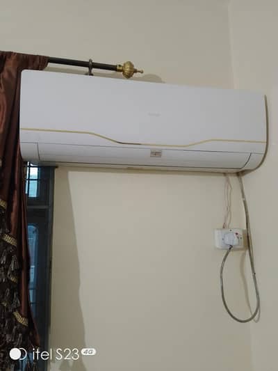 Ac for sale in good condition 10 by 10