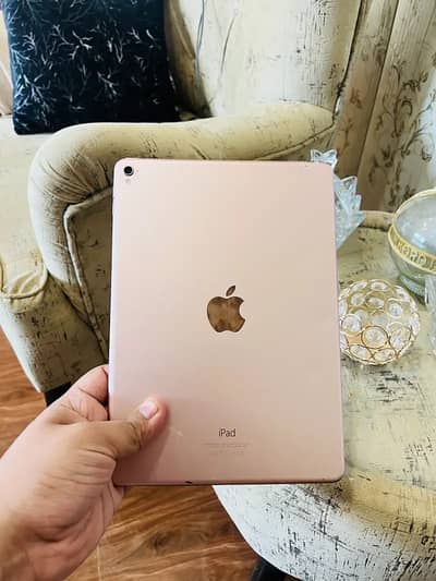 Ipad pro 10inch Best for gaming urgent sale