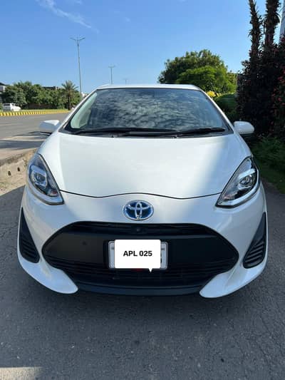 Toyota AQUA S Package for Sale 21/26