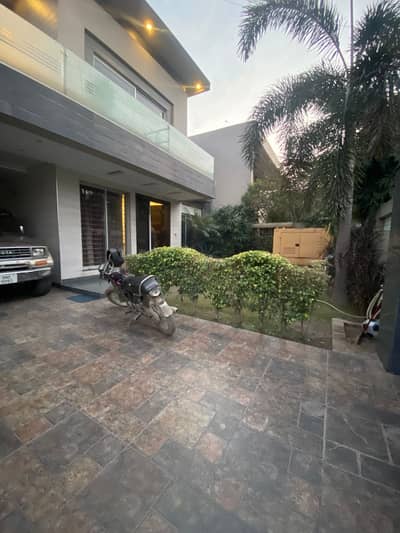 Premium 1 Kanal 6 Bed Double Unit House for Sale | Model Town Block M