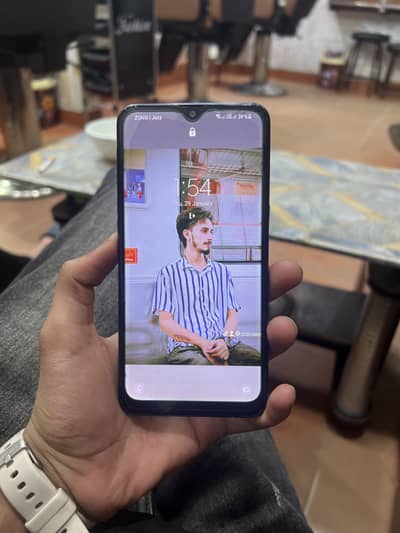 3 32 all okay box gum gya hi charging mena new liya hi full fast