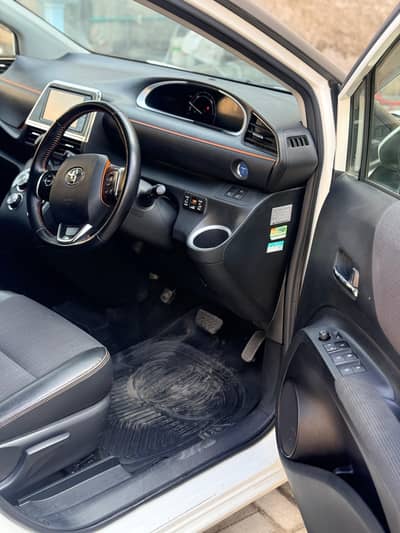 Toyota Sienta 7 seats fully hybrid family car