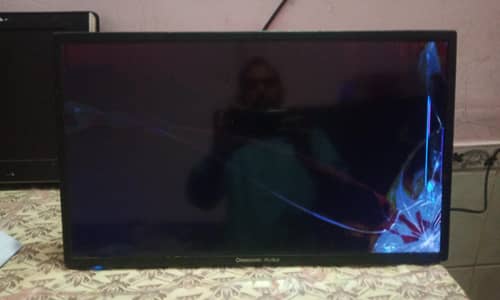 LED TV 24 INCH Panel tota hai