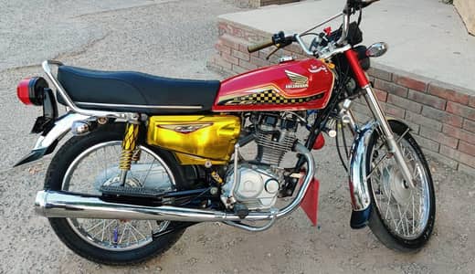 Honda 125 for sale in lush condition