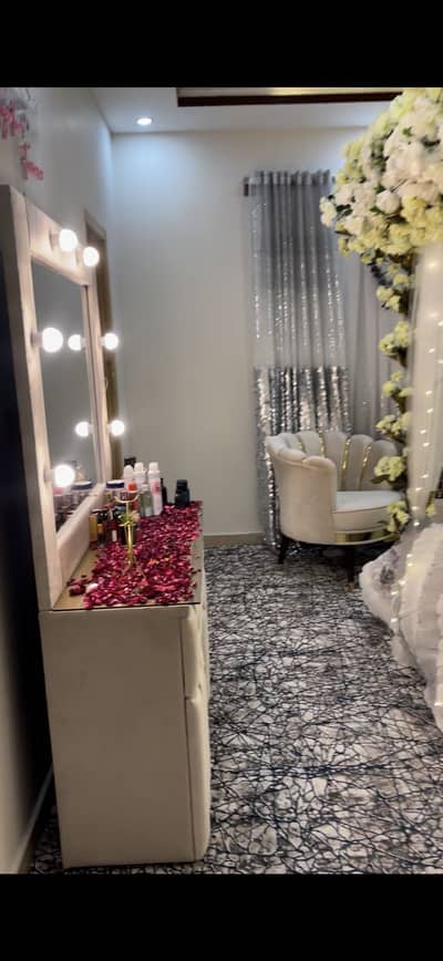 Bed set without mattress (only two months used)