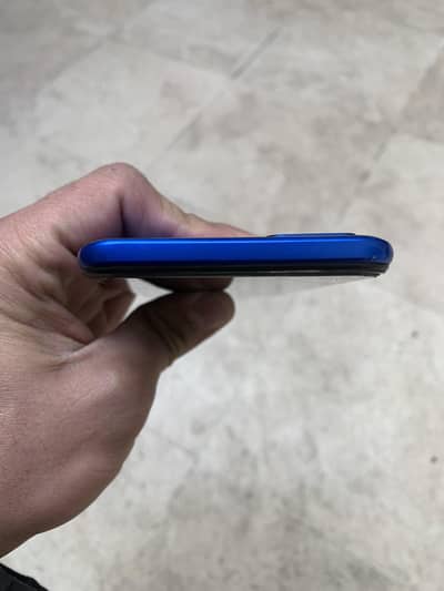 4/128 gb with original box and adaptor