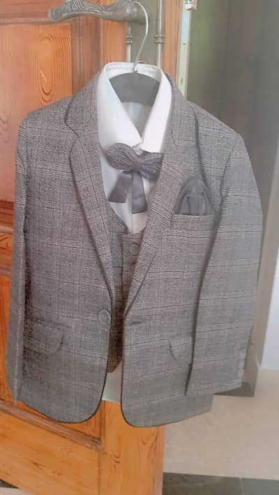 brand new 3 piece suit