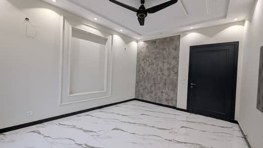 5 Marla House for rent in Lake city